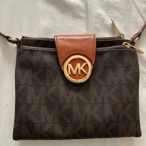 Michael kors crossbody